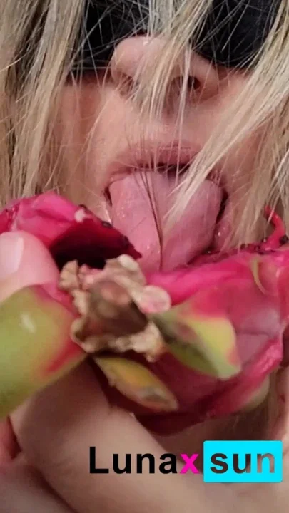My daily vlog with my tiny pussy - LunaxSun