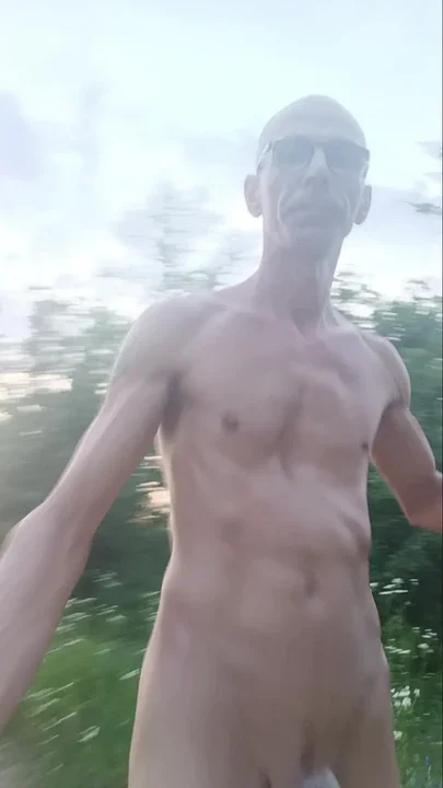 Skinnybodyman masturbate outdoor