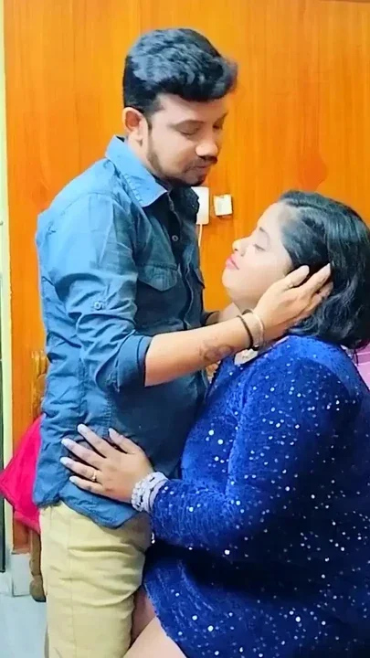 A indian house wife impressd a big penis boy with her big boobsBoro boro dudu Clip 1