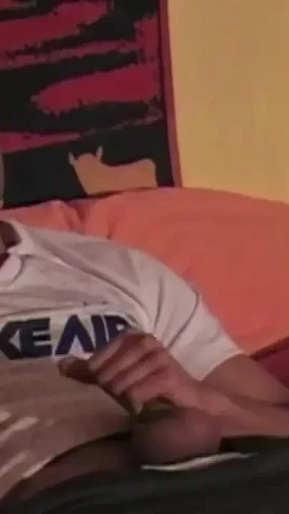 Jess propose to his Arab friend to masturbate with him