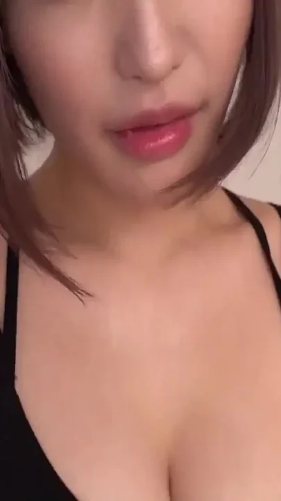 Bitch Trainer a Gym Babe Uses Her Exquisite Licking Technique to Bone Gym Boys Part2