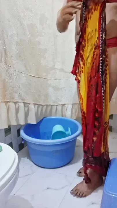 I have never seen such a video of sister-in-law bathing before Clip 1