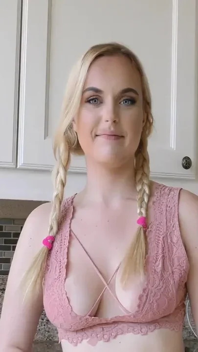 18yo Pawg Pigtail swallows cum