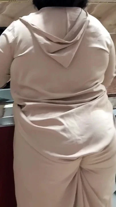 Egyptian Sharmota Get Her Pussy Wet in Kitchen Arabic Big Woman