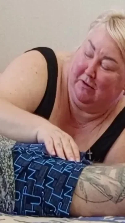 Stepmom Sucks My Dick Until I Cum in Her Mouth with Hot Cum