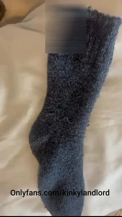 HOW TO WEAR A BLUE SOCK