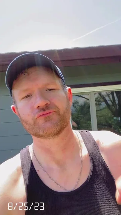 Straight manly men are HOT