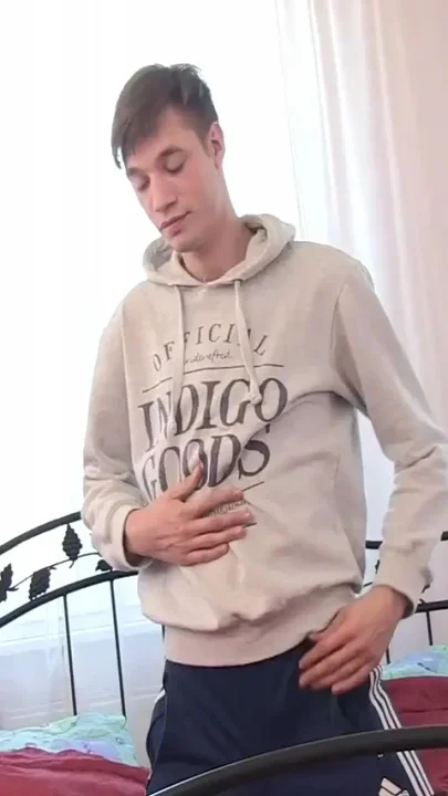 Young hottie Phoenix Finger bangs his wet asshole and cums