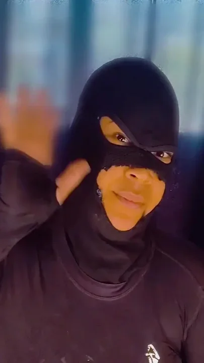 Epic Masked Colombiana Throat Drainer