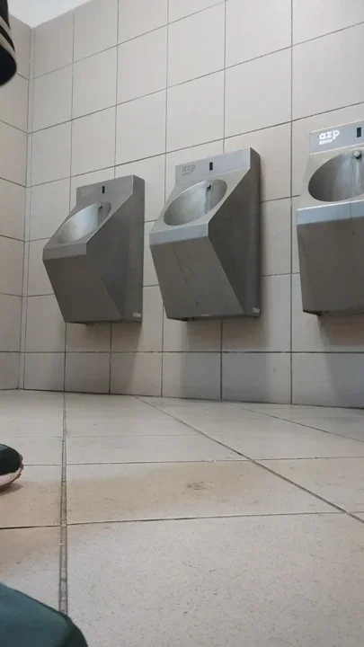 Solo at public toilete