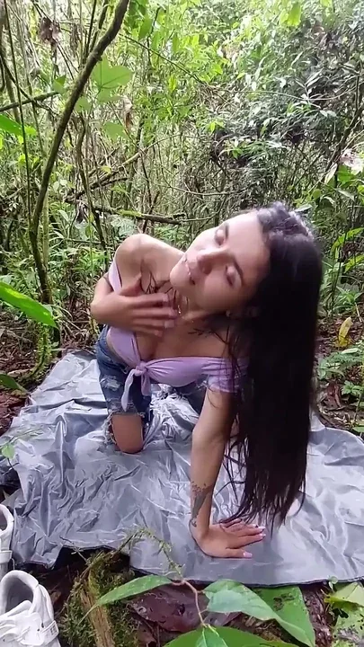 Colombian Masturbates in the Middle of the Jungle