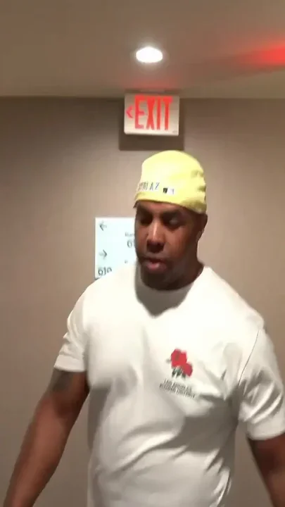 Psilo Siren Sucks & Fucks a BBC When He Accidentally Walks in