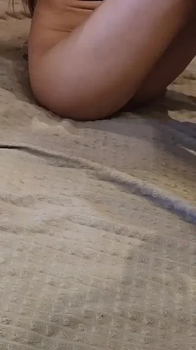 A real stepfamily video Stepsister jerks off to me and I cum on her feet Clip 1