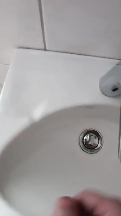 Sink hose down