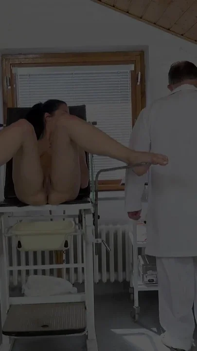 Cervix Screening of Young MILF Sarah Simons