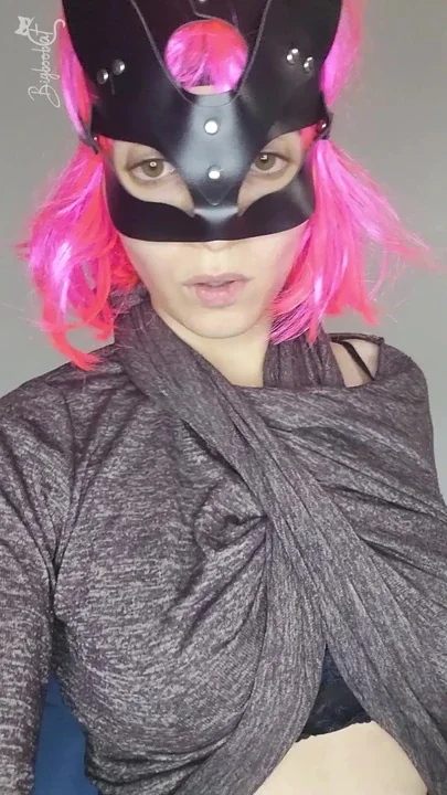 Be tempted by my tits and kitty mask as I pleasure myself