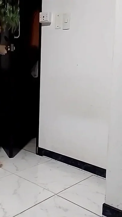 Freshly bathed I receive the delivery man and I receive hiso he can fuck me we
