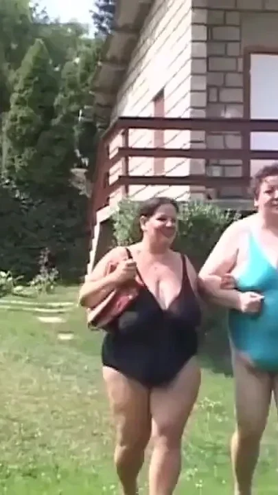 Giant lesbians pussy licking pussy fingering in the garden