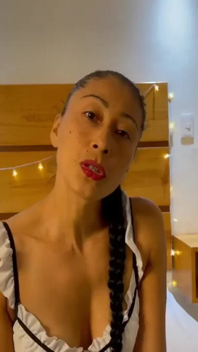 The maid wants you to cum in her mouth