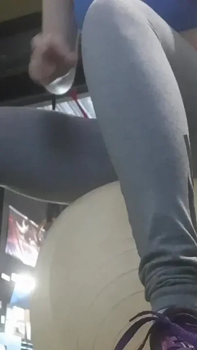 Horny Girl Squirt Naked at the Gym
