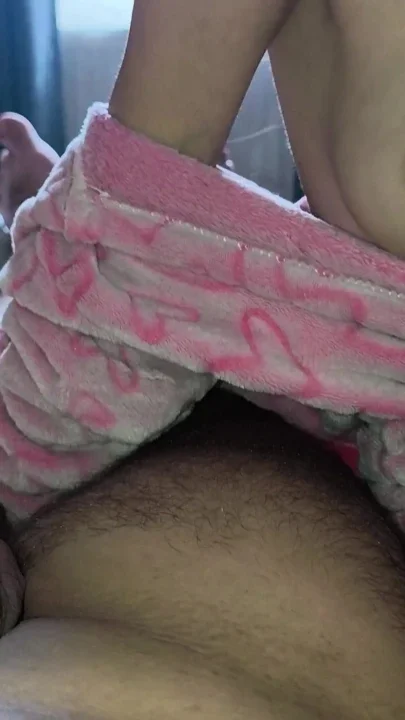 Step sister surprises me in the morning with a perfect pawjob Clip 1