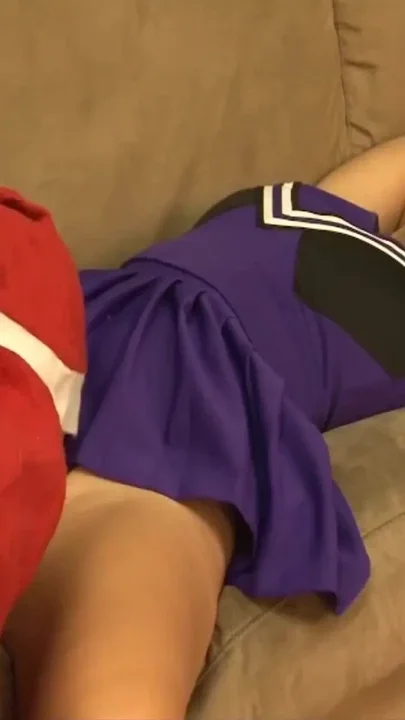 MILF gets toes and pussy licked before a hard fuck on the sofa