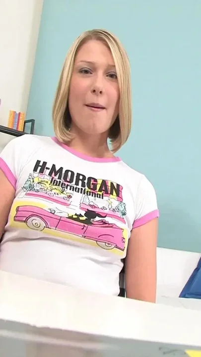Scarlet Is a Girl That Has the Aspect of a Wannabe Actress