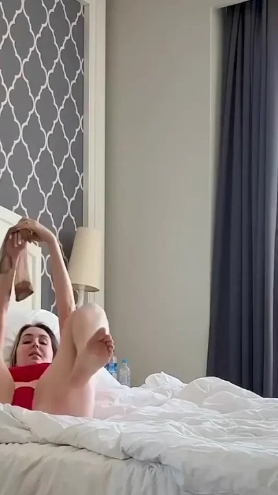 An Ill-mannered Guy Fucks His Best Friend's Stepmom on a Hotel Bed and Cums on Her Pussy