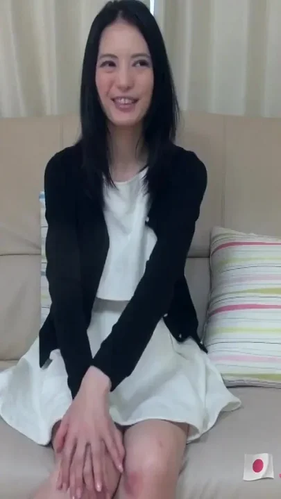 Skinny Japanese cougar gets total pussy attention