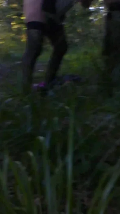 Hot Milf mature is lost in the park and starts dogging Clip 1