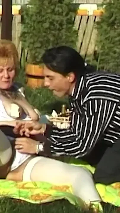 Hairy stepmom outdoor doggy style fucked