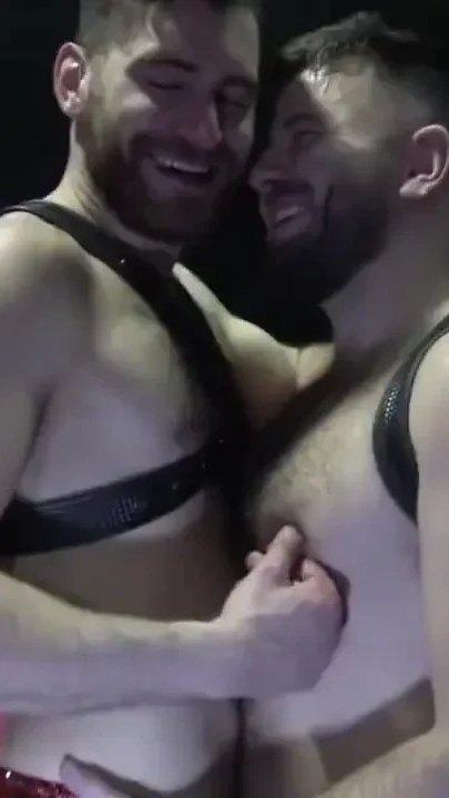 Leo Grin fucked bareback by Ruen Martinez