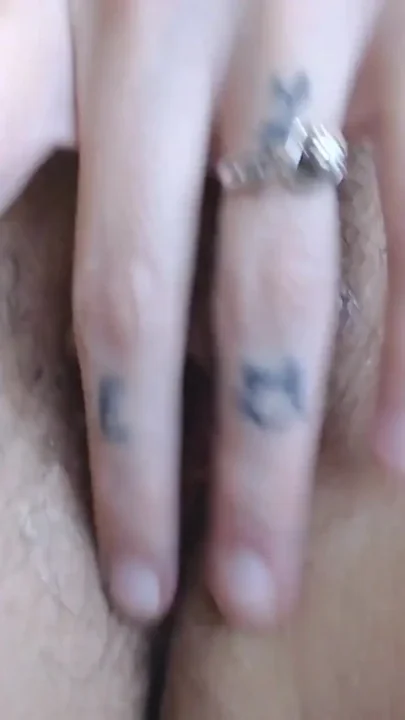 Oil lubed big hanging pussy lips