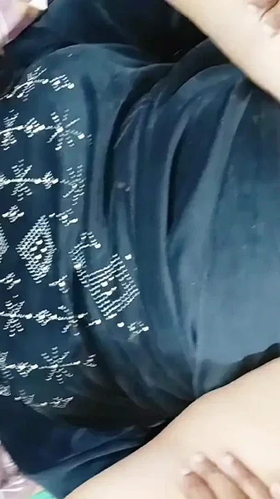 Desi bhabhi tight pussy fucking video with clear Hindi voice moaning with big
