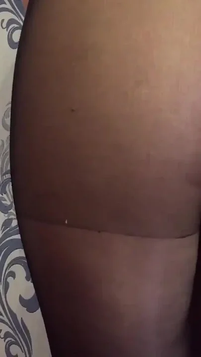 Sexy Stepmommy Posing in Pantyhose