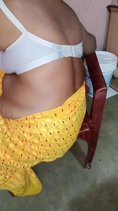Solo - Yellow Saree Dropping and Fingaring Clip 1