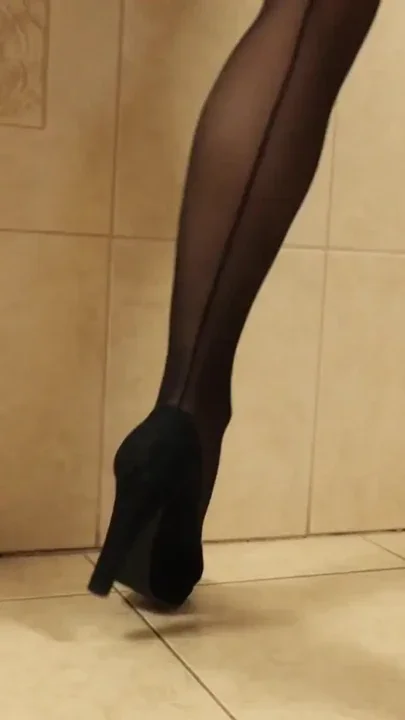 Slut in the Bathroom Gets On Her KNEES to Get a MOUTHFUL oF CUM Paul Shy is SO HOT Clip 1