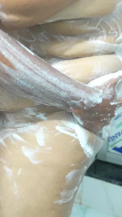 Devar bhabhi batrom me injoy karte huhe Clip 1