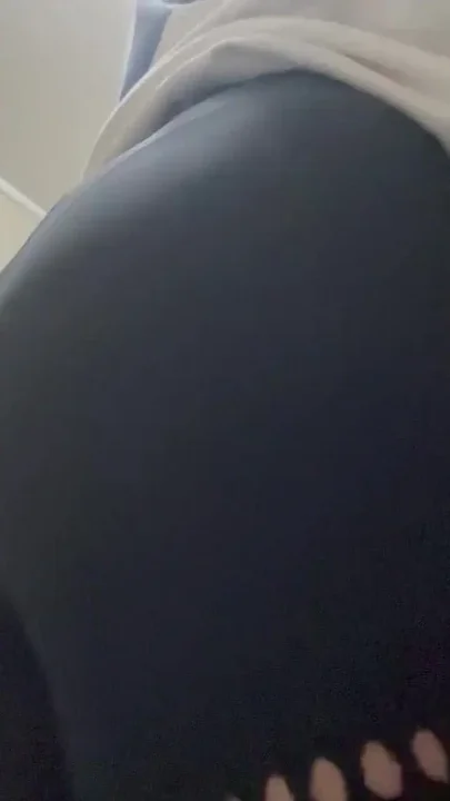 Farting in Very Tight Leggings