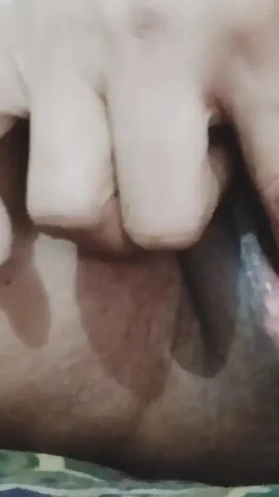 Desi Bhabi ki Piyasi Phudi loray ki Talash mei Clip 2