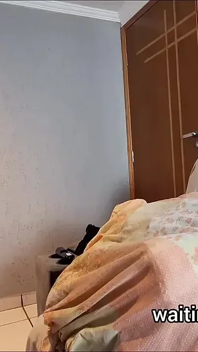 Married Woman Receives a Plumber Without Underwear and Teases Him