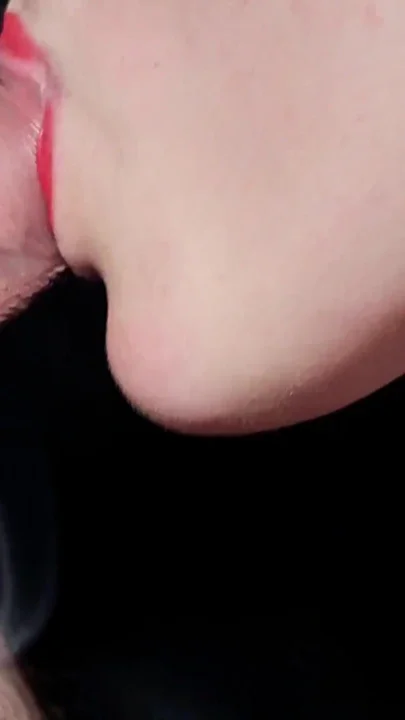 CIGAR-WRAPPED SMOKE FUELS DEEPTHROAT BLISS Clip 3