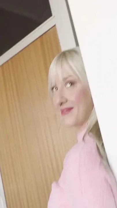 Cheap Bimbo Falls in Love with Her Sugardaddy