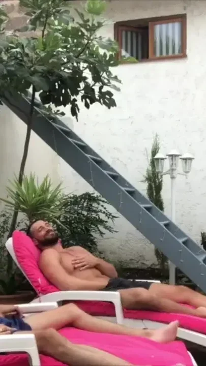 Webcam in the garden with Enzo Rimenez used by young straight