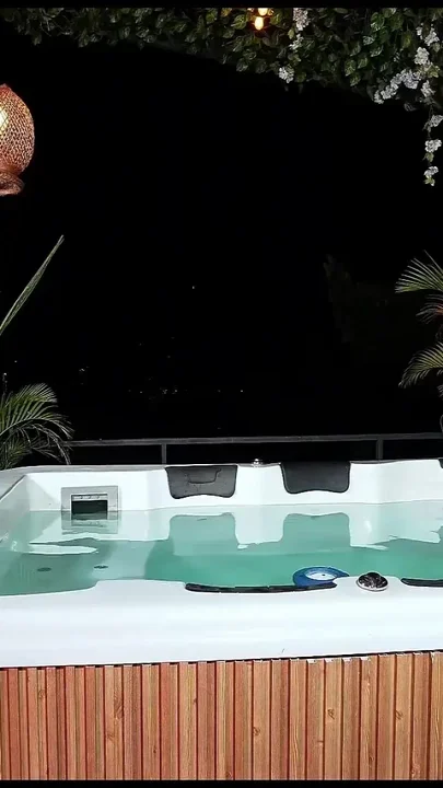 Melany Latina Fucking with Her Boyfriend's Best Friend in the Jacuzzi