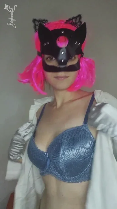 See my massive natural tits as I masturbate in my adorable pussy mask