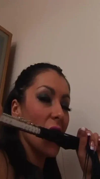 Brunette slut is pissing and toying her pussy