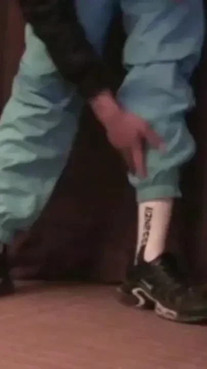Solo masturbation with sneakers for q straight boy