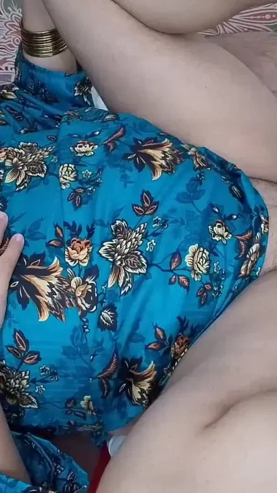 Desi Bhabhi invited him to her house on the pretext of eating pizza and caught