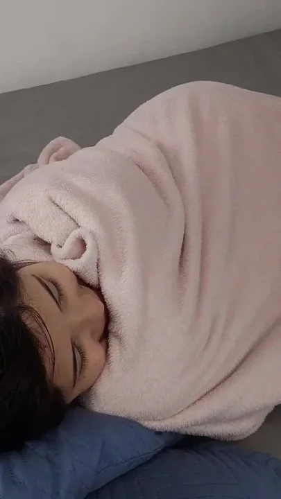 Stepbrother Cumshot on My Feet and I Suck His Amateur Cum